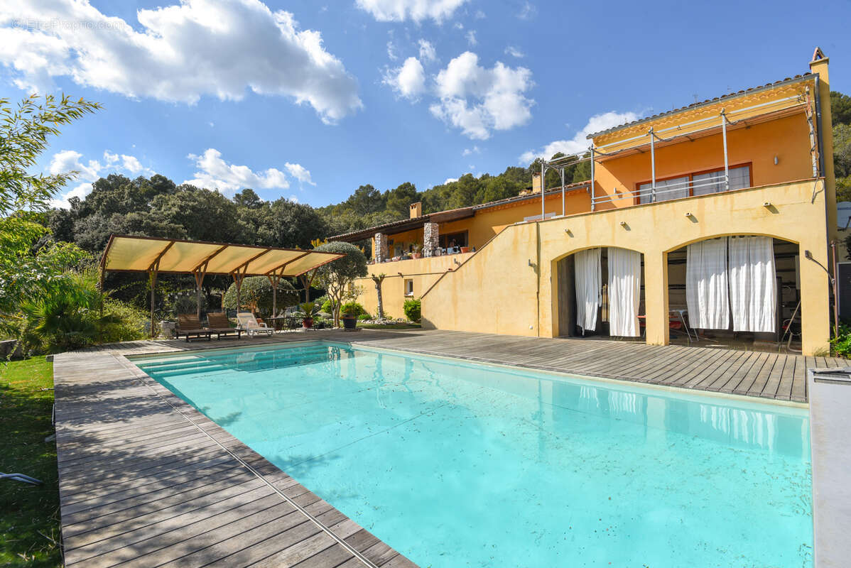 Maison à VILLECROZE