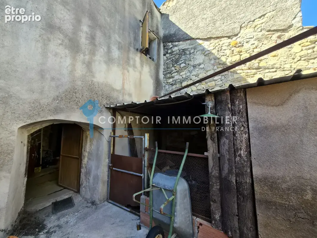 Maison de village rousson   3 chambres • jardin • garage • beau potentiel - photo 9