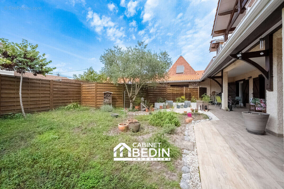 Appartement 81 m² à Blanquefort  - photo 4