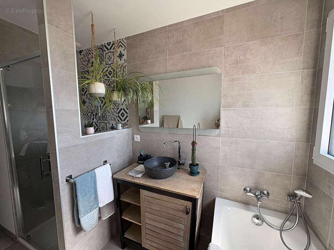 Maison à FEUGUEROLLES-BULLY