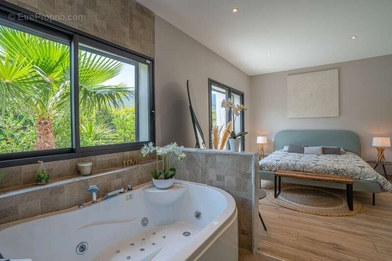 Maison à SOLLIES-TOUCAS