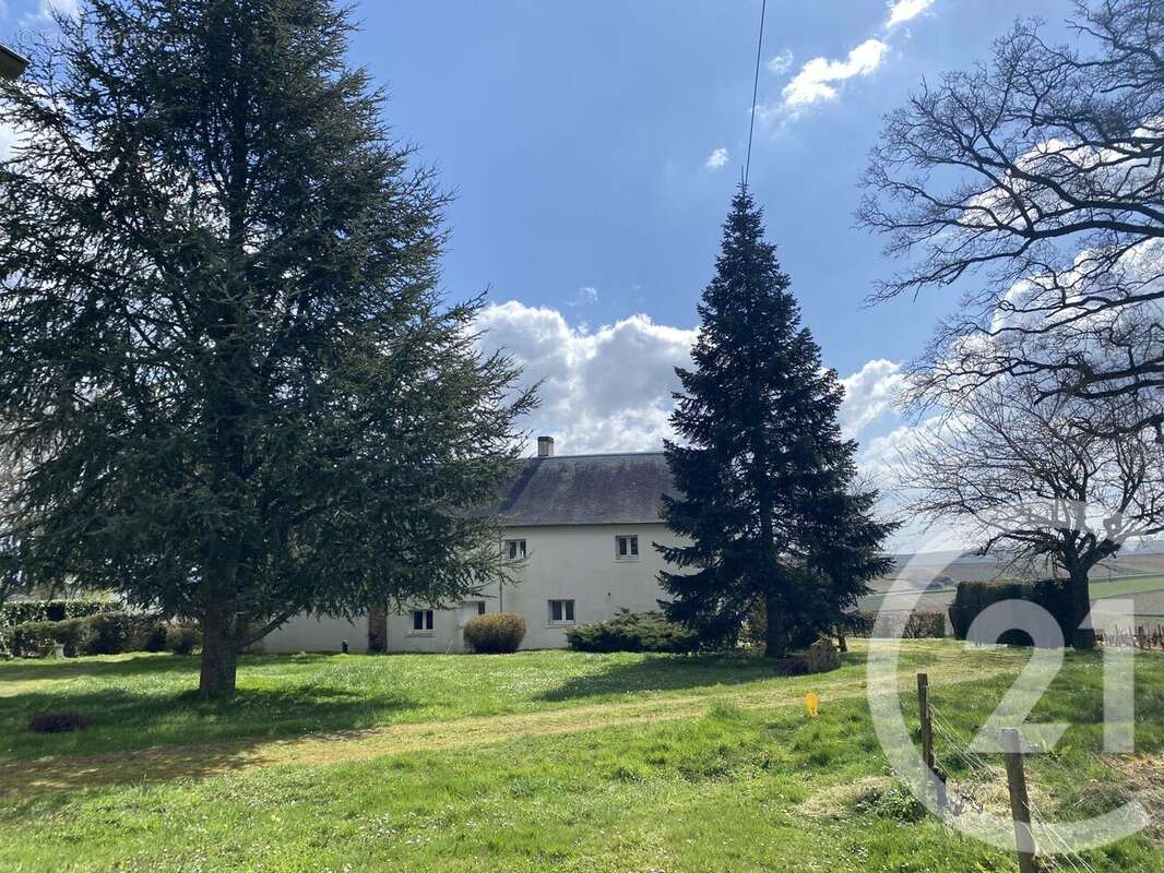 Maison à SURY-EN-VAUX