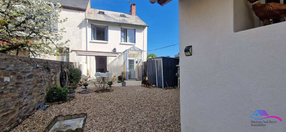 Façade / cour - Maison à VIPLAIX