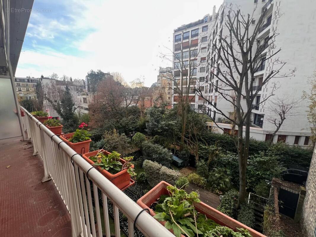 Appartement à PARIS-16E