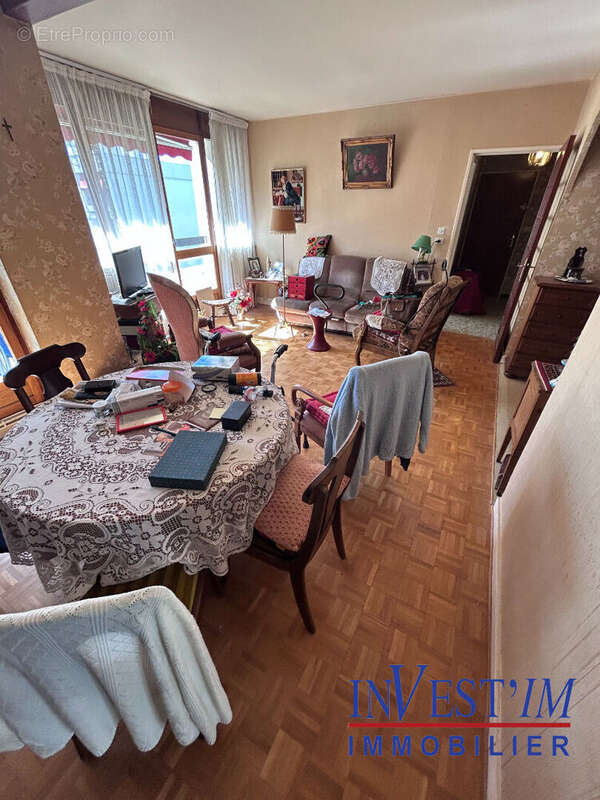 Appartement à SAINT-GENIS-LAVAL