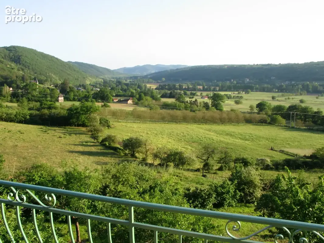 Maison de type V avec annexe dans 2040m2 de terrain. - photo 5