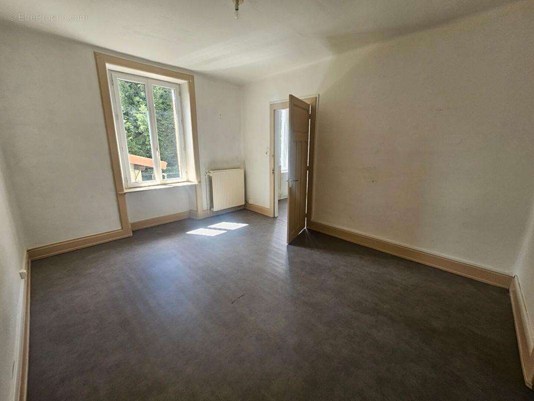 Appartement à GRANGES-SUR-VOLOGNE