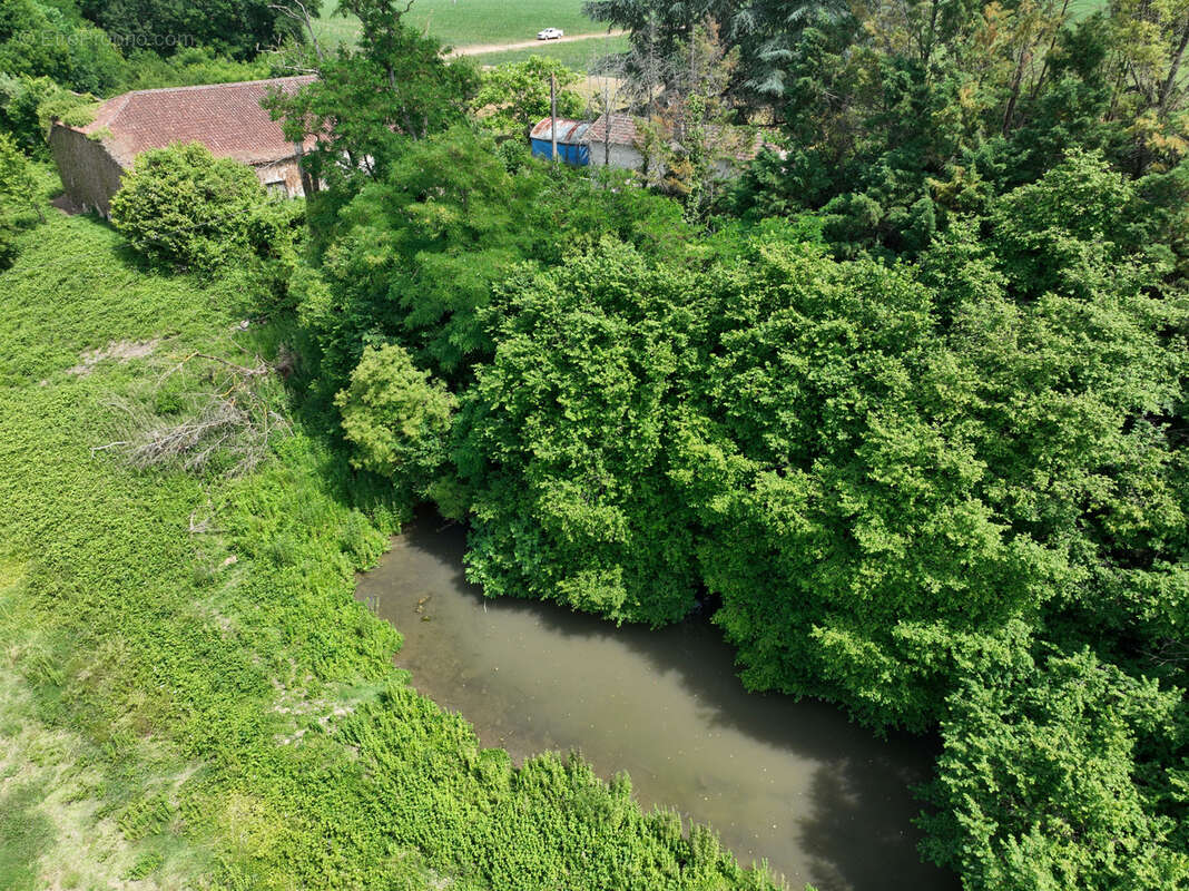 Propriété rare sur Le secteur - photo 2