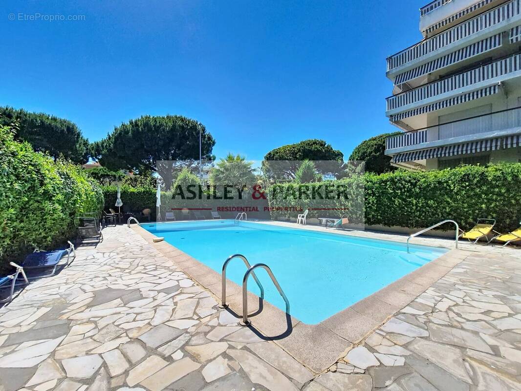 Appartement à SAINT-LAURENT-DU-VAR