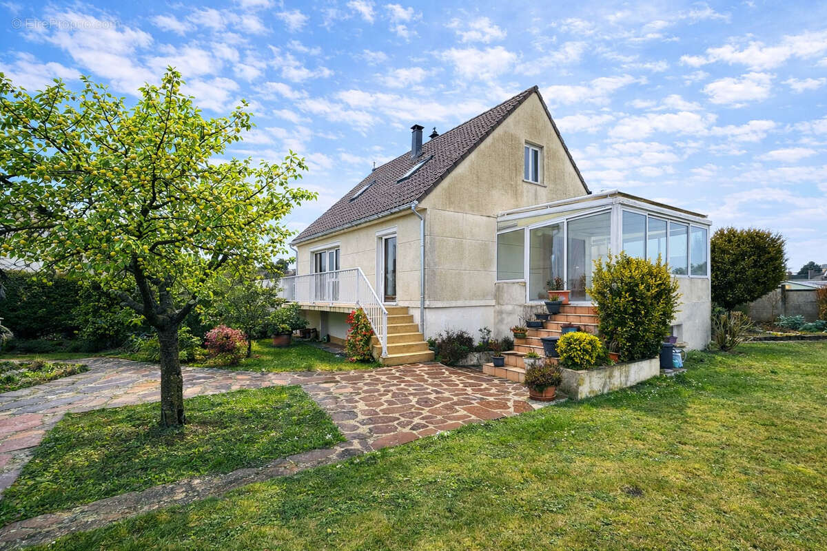 Maison à SAINT-LEU-D'ESSERENT