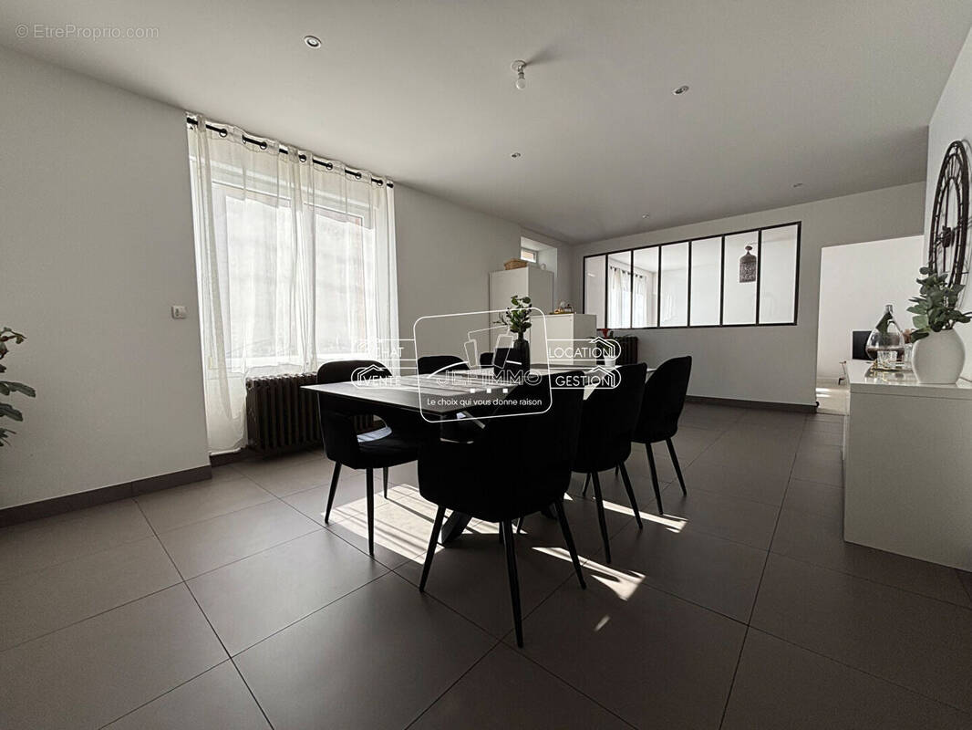 Maison à LA CHAPELLE-BASSE-MER