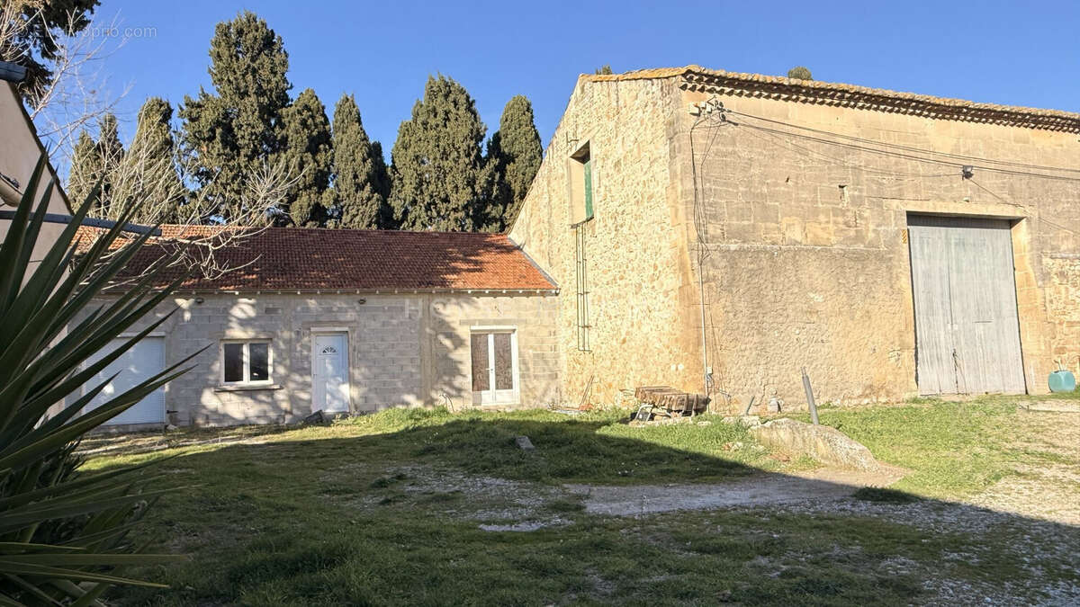 Maison à FONTVIEILLE