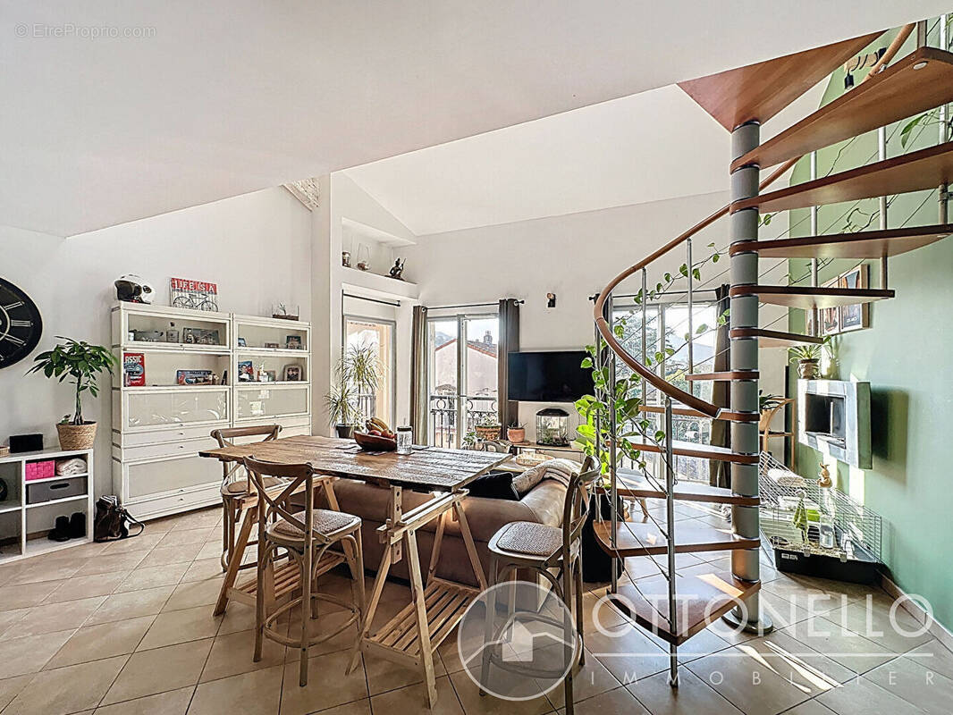 Appartement à ROQUEBRUNE-SUR-ARGENS