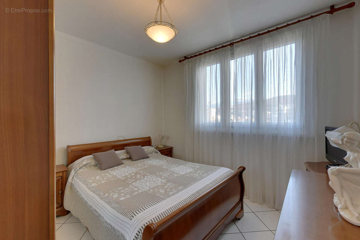 Appartement à LE PONT-DE-CLAIX