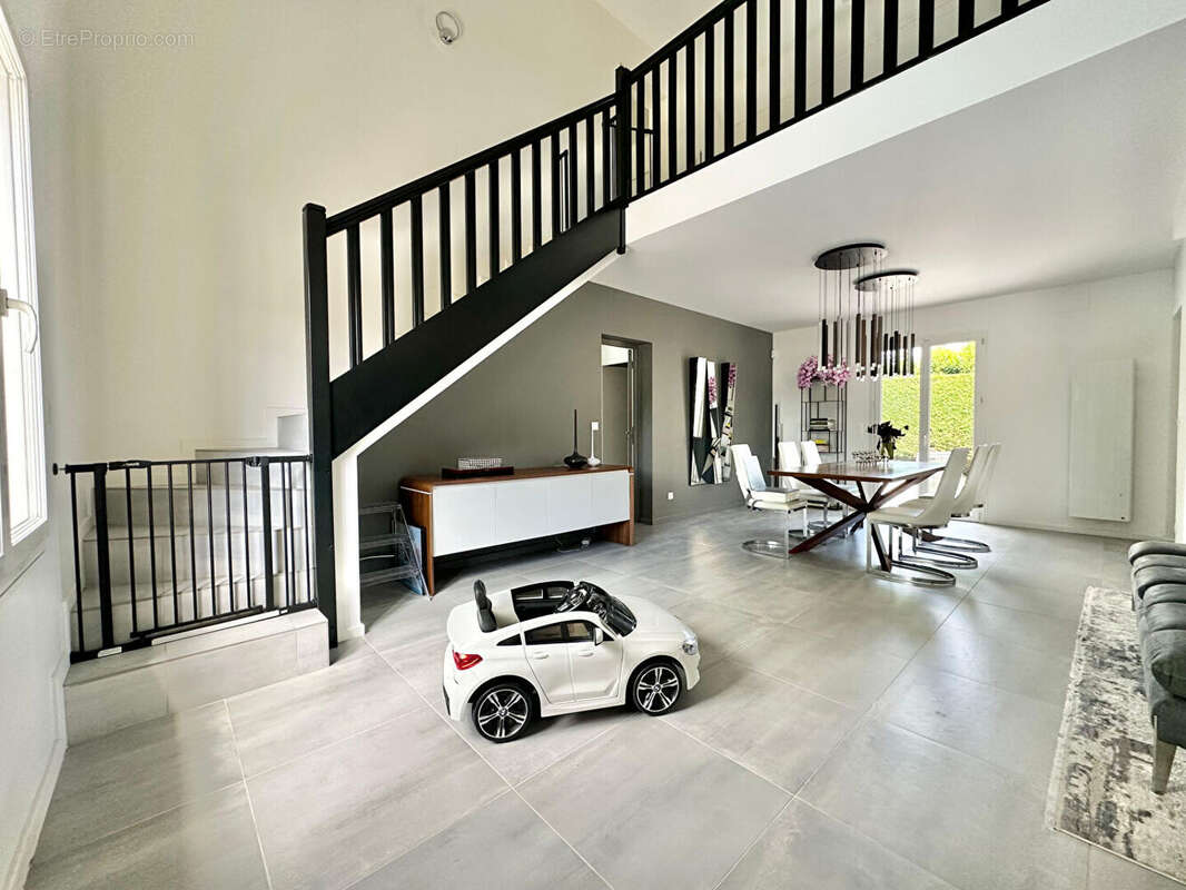 Maison à MAGNY-LE-HONGRE