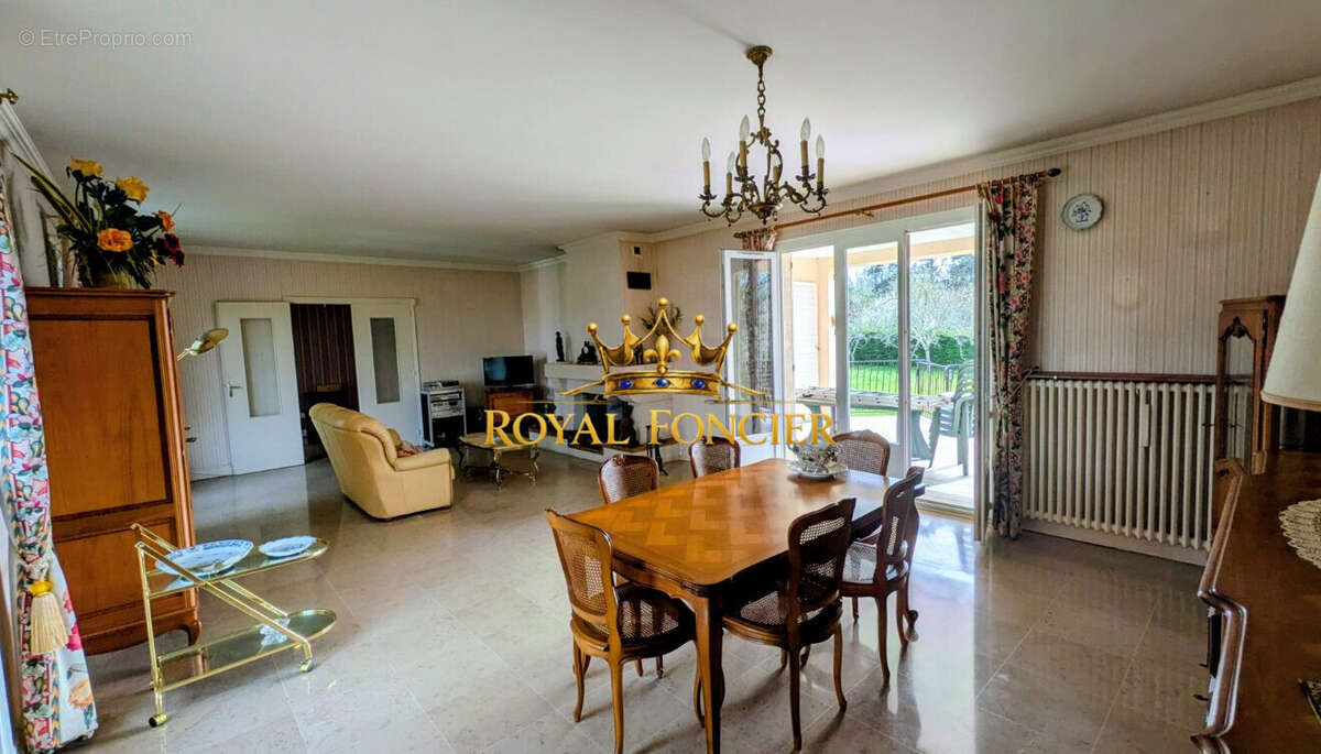 Maison 317 m² à Chatellerault  - photo 6