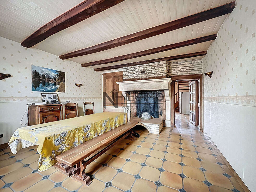 Maison à NEUFCHATEAU