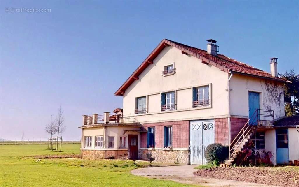 Maison à DAMPIERRE-EN-YVELINES