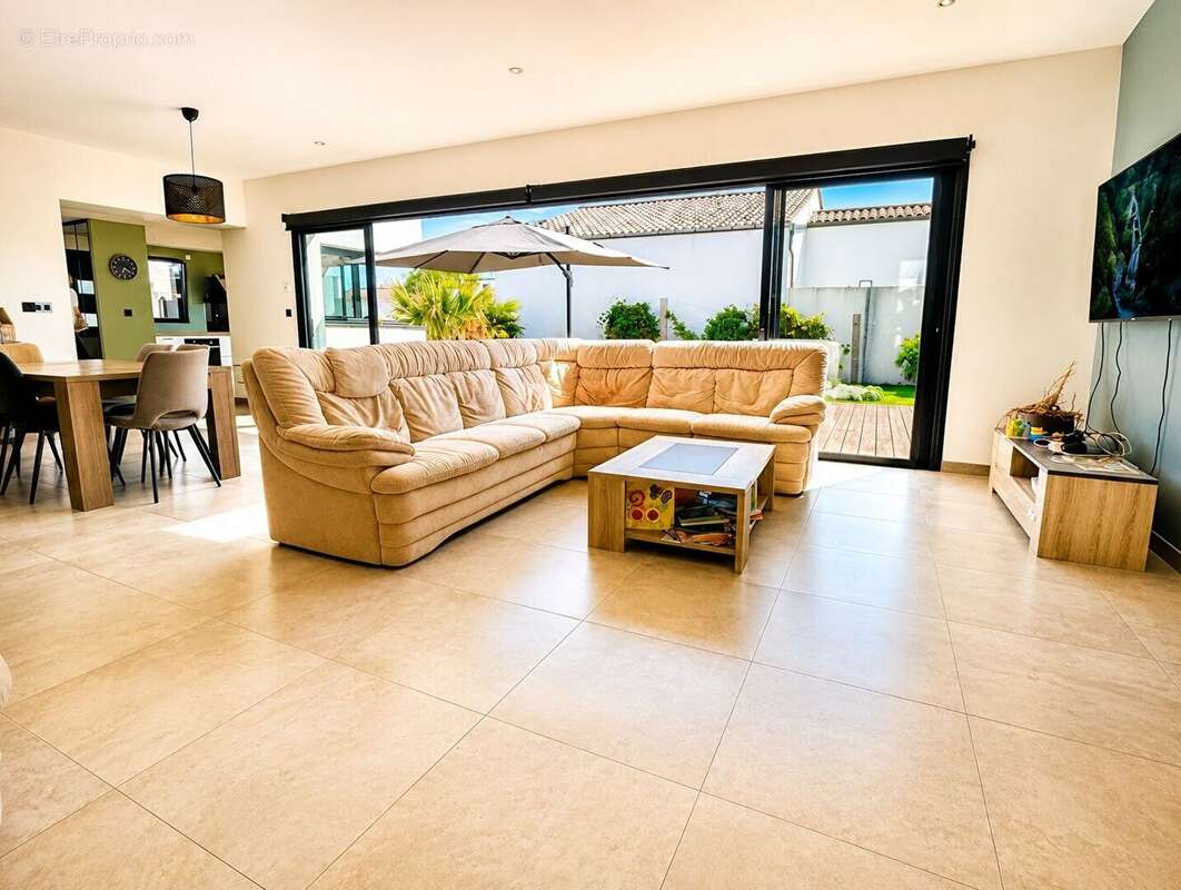 SAINT GILLES CROIX DE VIE Maison contemporaine 156m² environ, de 2022, 4 chambres garage et jardin. - photo 6