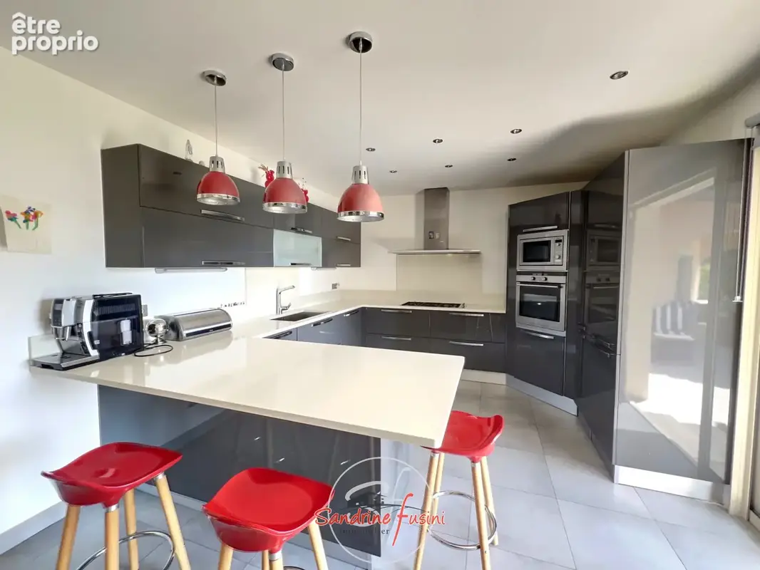 Superbe villa individuelle avec piscine, garage, abri voiture et terrain atttenant - photo 5
