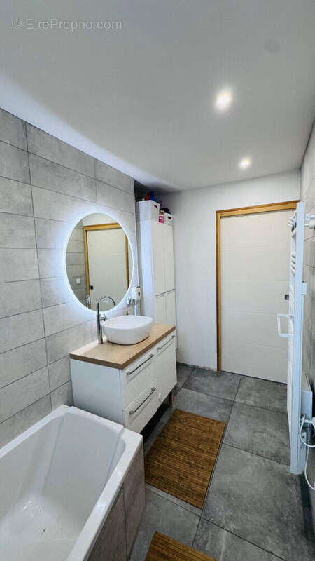 Appartement à PIERRE-BENITE