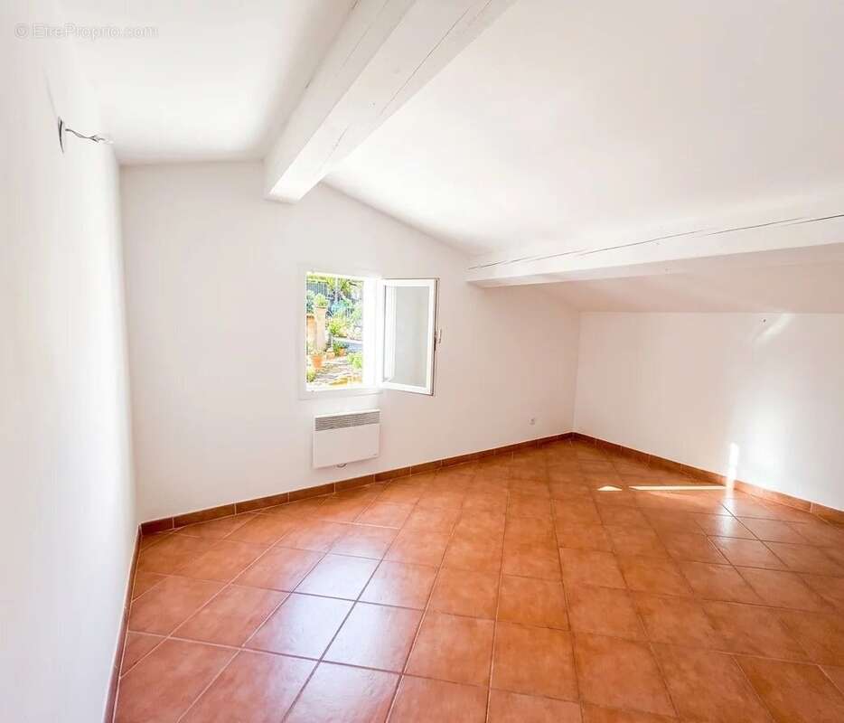 Maison - garéoult - photo 8