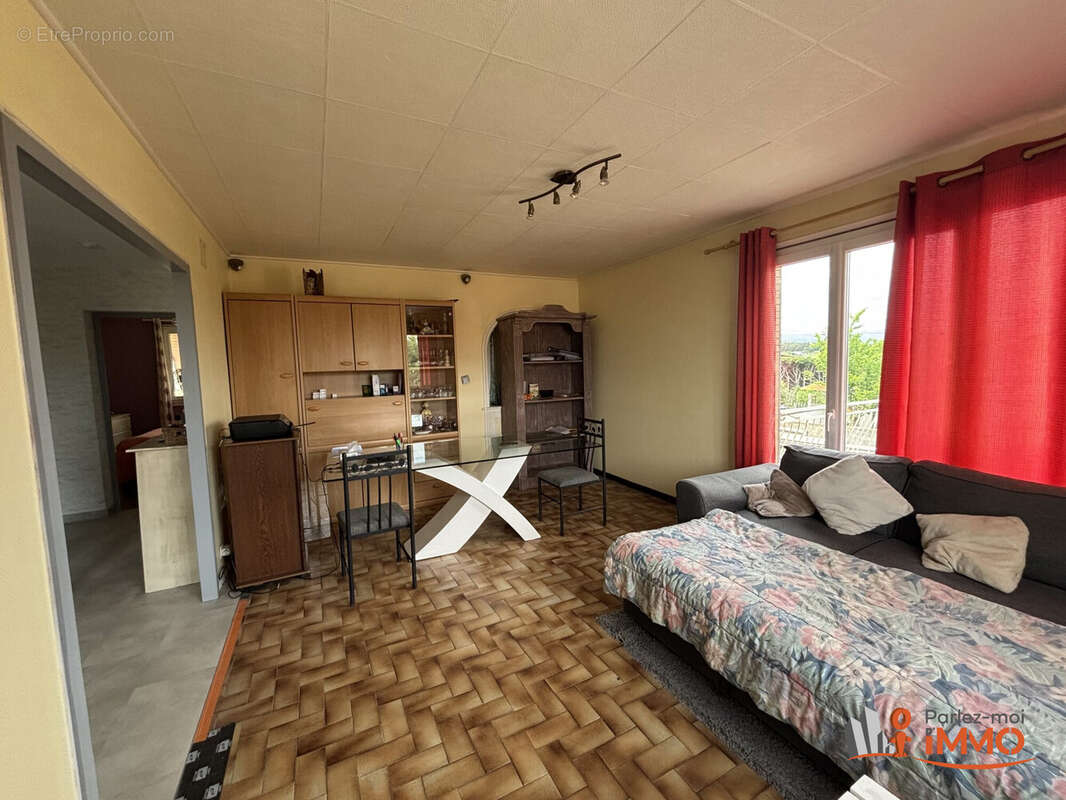 Maison 83 m² à Saint-Romain-Le-Puy  - photo 8
