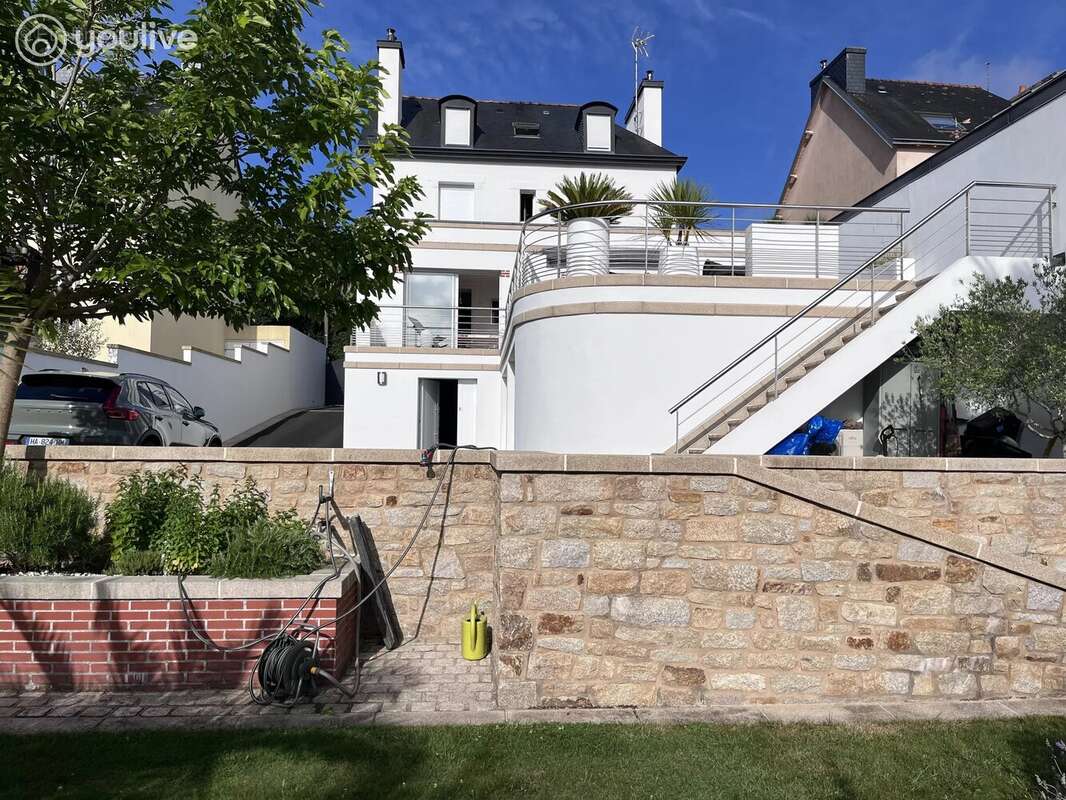 QUIMPER Sud – Élégante demeure bourgeoise rénovée avec prestations haut de gamme et jardin clos - photo 33