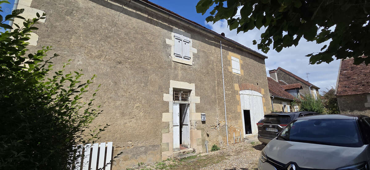 Maison à MENOU