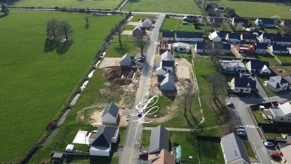 Terrain à LA SUZE-SUR-SARTHE