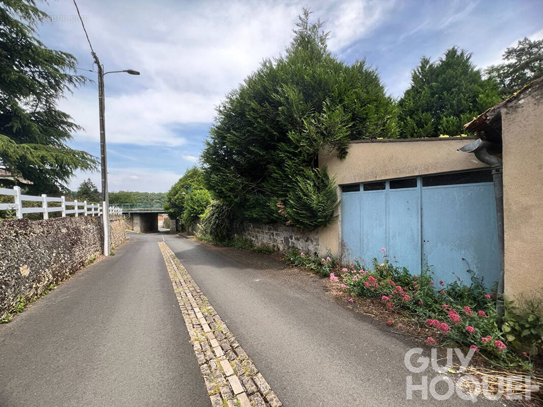 Terrain à VOUNEUIL-SOUS-BIARD