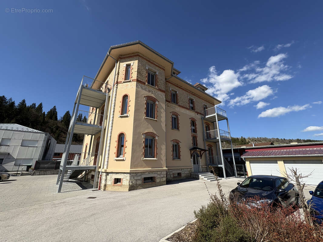 Appartement à LA CLUSE-ET-MIJOUX