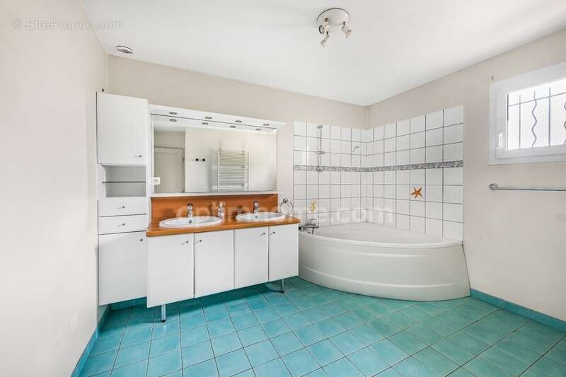Maison familiale atypique de 170 m² avec jardin, terrasse et garage double – Collonges-au-Mont-d'Or - photo 13