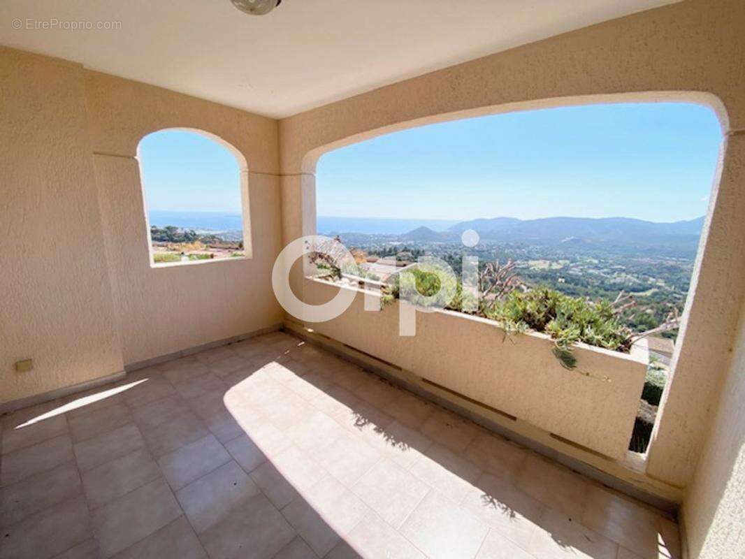 Appartement à MANDELIEU-LA-NAPOULE