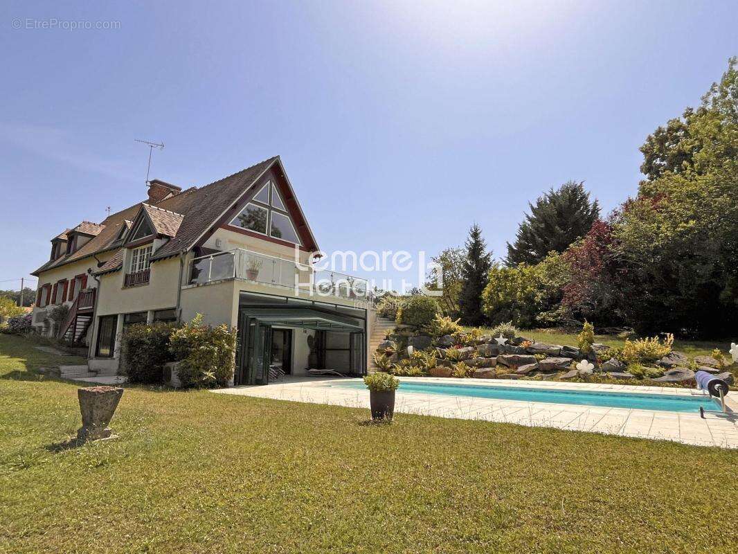 Superbe propriété 6 chambres, piscine sur 6800 m² de terrain - photo 5