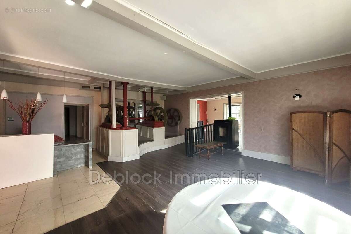 Commerce à TETEGHEM