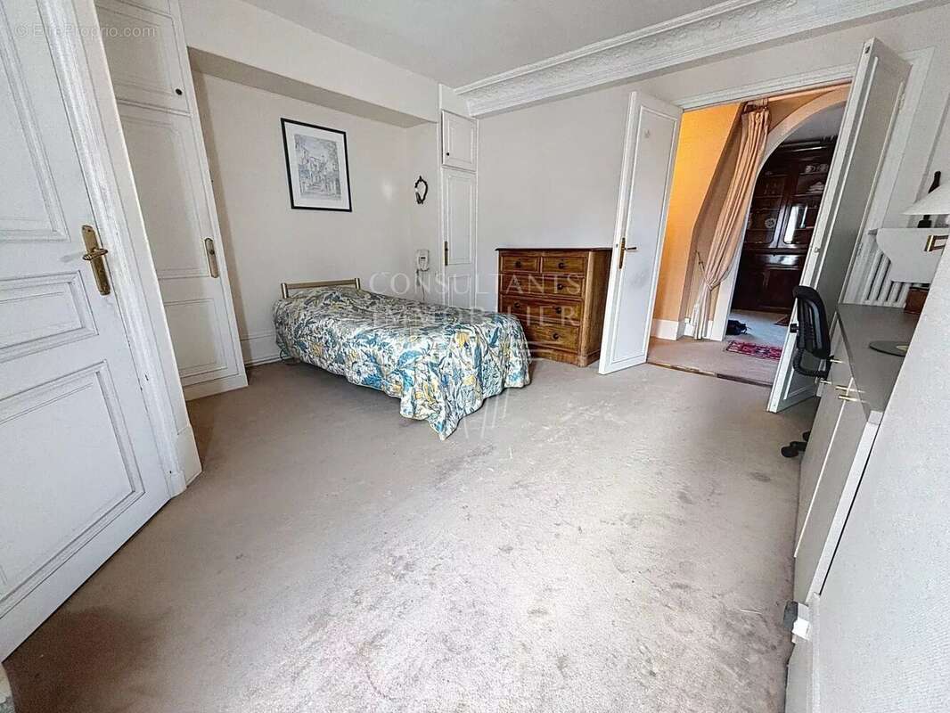 Appartement à NEUILLY-SUR-SEINE