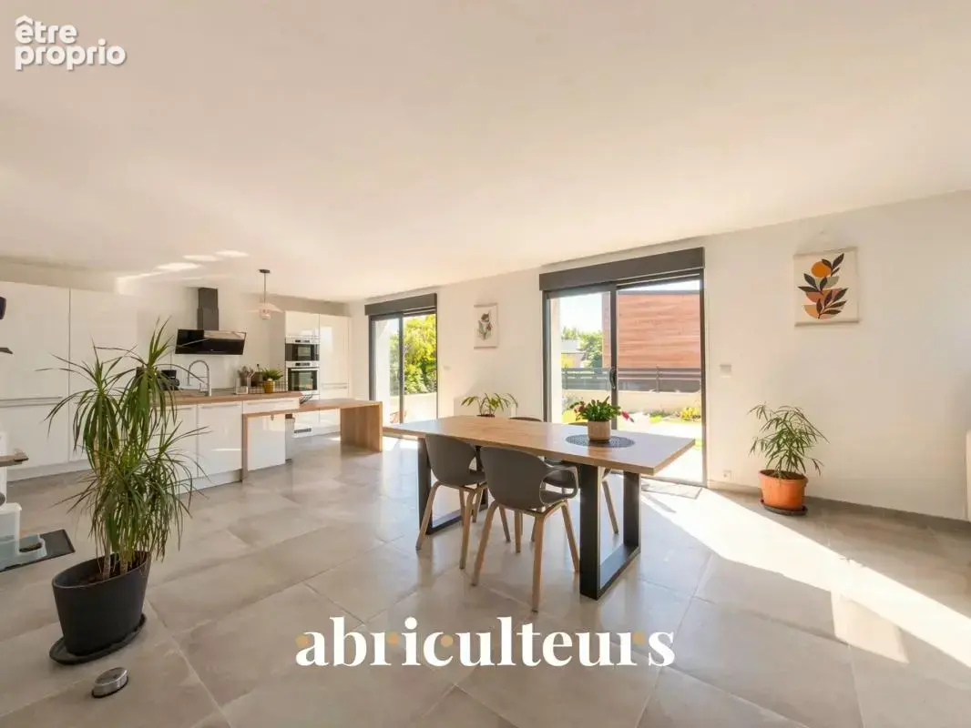 Spacieuse maison de 220 m² prête à vivre en vente à Couëron bourg (44220) - photo 3