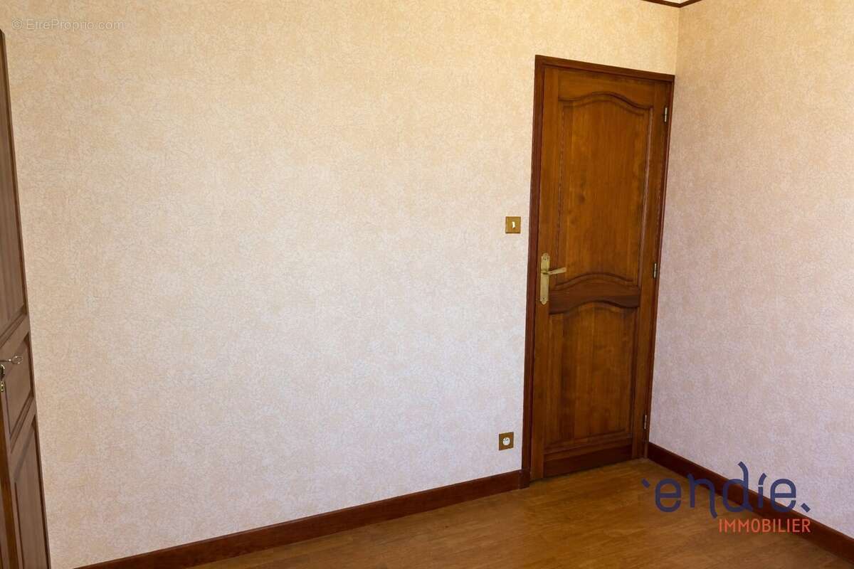 Maison à SAINT-PIERRE-LE-MOUTIER