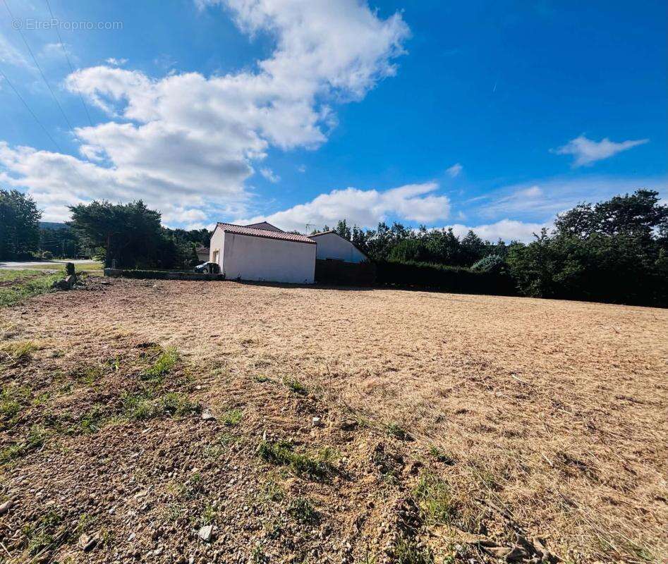 Terrain plat 929 m² - environnement paisible - photo 3