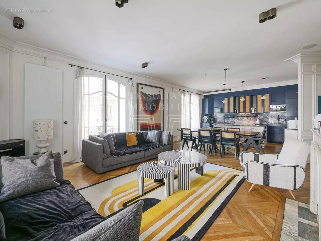 Appartement à PARIS-16E