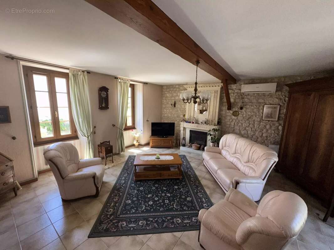 Maison à SAINT-GEORGES-DES-AGOUTS