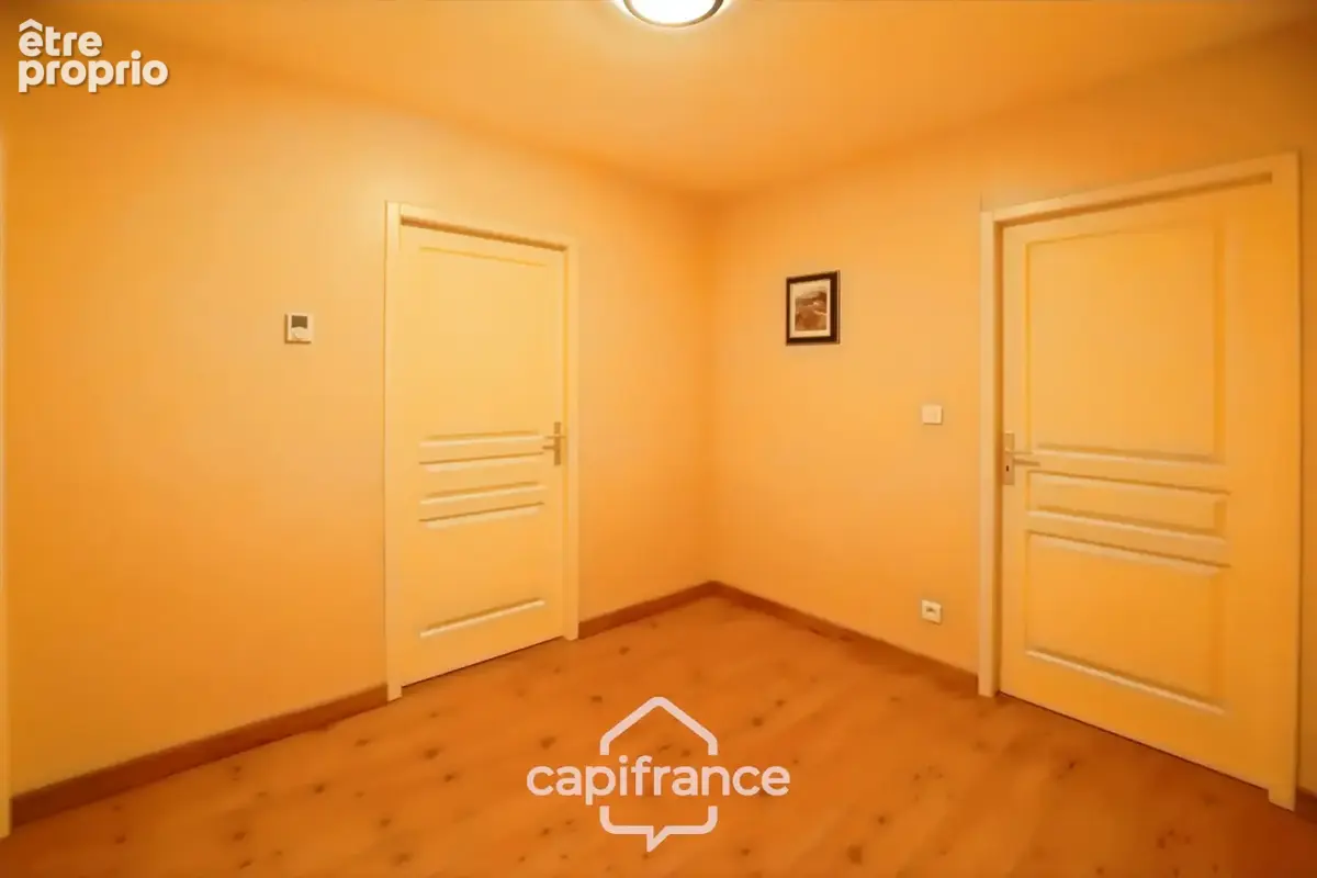 Maison en pierre au calme avec piscine, 5 chambres et plus de 1,6 hectare de terrain - Proche Lons-le-Saunier (39000) - photo 21