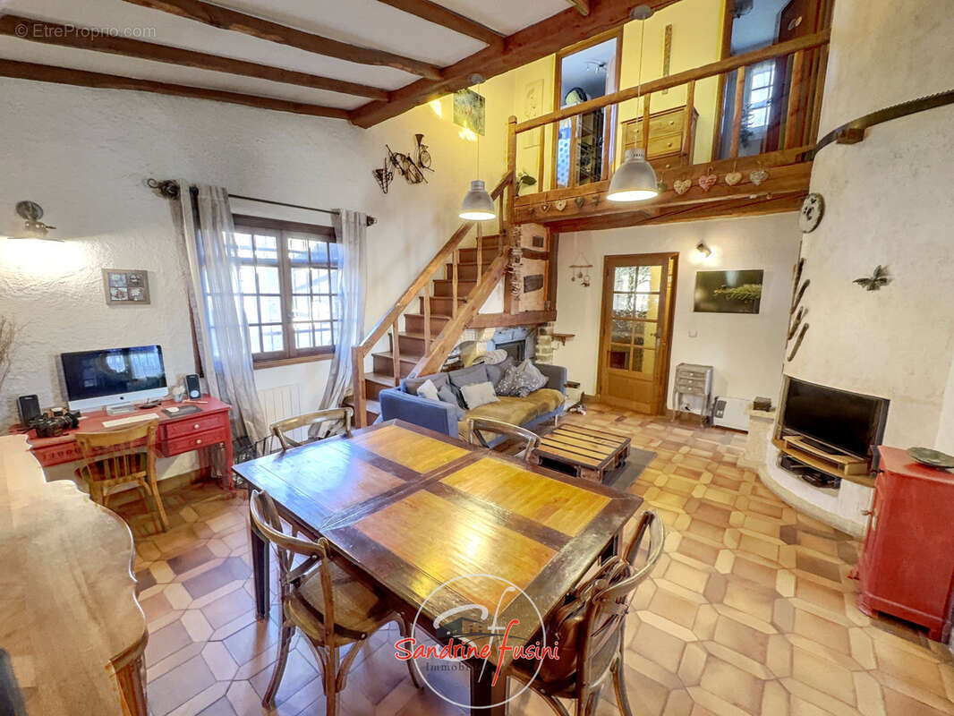 Maison à GATTIERES