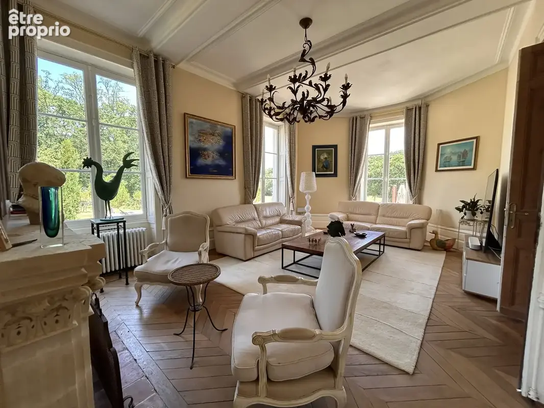Exceptionnel château XIXème rénové sur 24ha avec piscine - photo 25