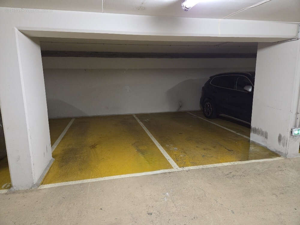 Parking à PARIS-15E