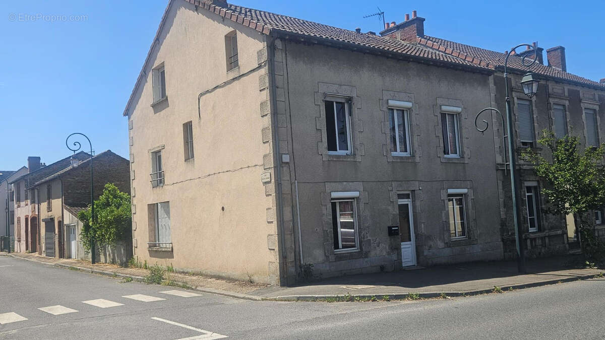 Maison à BELLAC