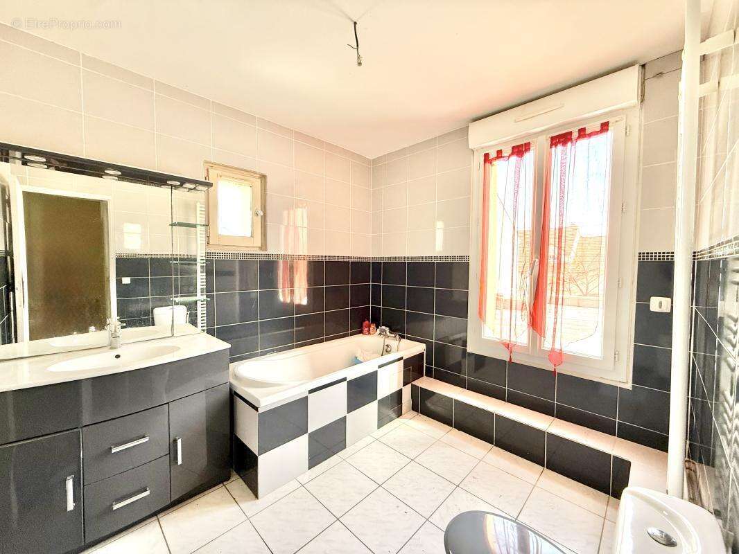 Maison à AULNAY-SOUS-BOIS