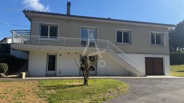 Maison à PUYMOYEN