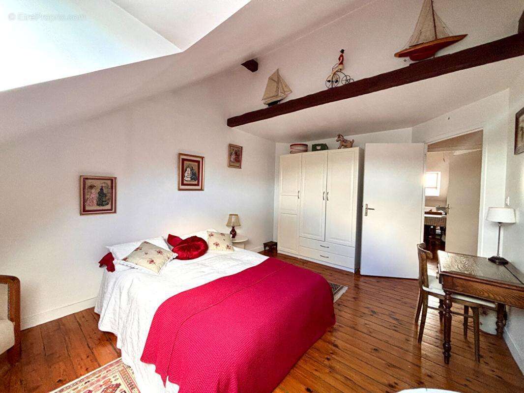 Magnifique Appartement de type Haussmannien 170 m2, cave, garage et parking en plein centre! - photo 13